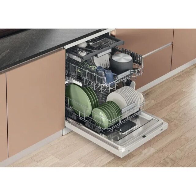 Hotpoint H7F HS41 UK White MaxiSpace 15 Place Dishwasher with Active Dry