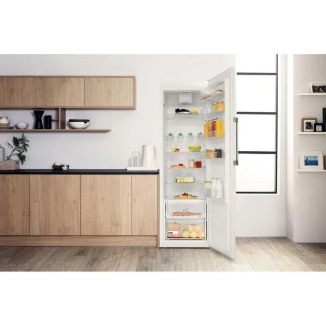 Hotpoint SH8 A2Q WRD White Larder Fridge